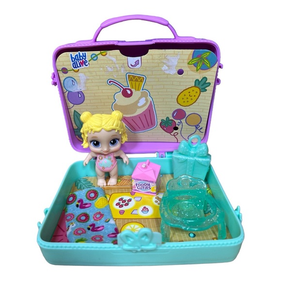 Baby Alive Foodie Cuties with 5 Surprise Toys Accessories - Picture 6 of 6